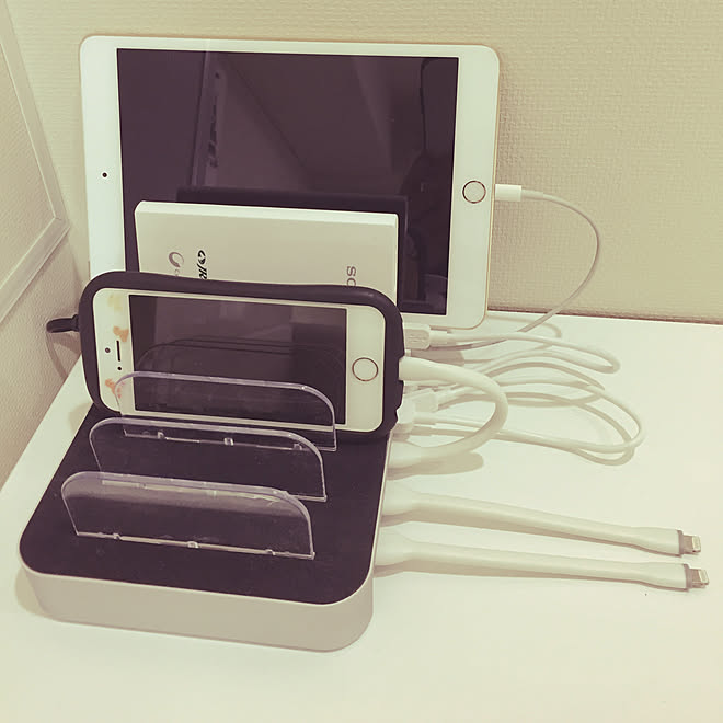 棚 配線 携帯充電スペース 携帯を充電するところ 充電器収納 などのインテリア実例 18 12 12 11 24 01 Roomclip ルームクリップ 棚 配線 携帯充電スペース 携帯を充電するところ 充電器収納 などのインテリア実例 18 12 12 11 24 01 Roomclip ルームクリップ