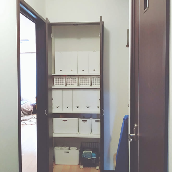 棚 廊下収納 可動棚収納 ニトリ大好き ファイルボックス活用 などのインテリア実例 10 18 16 29 22 Roomclip ルームクリップ