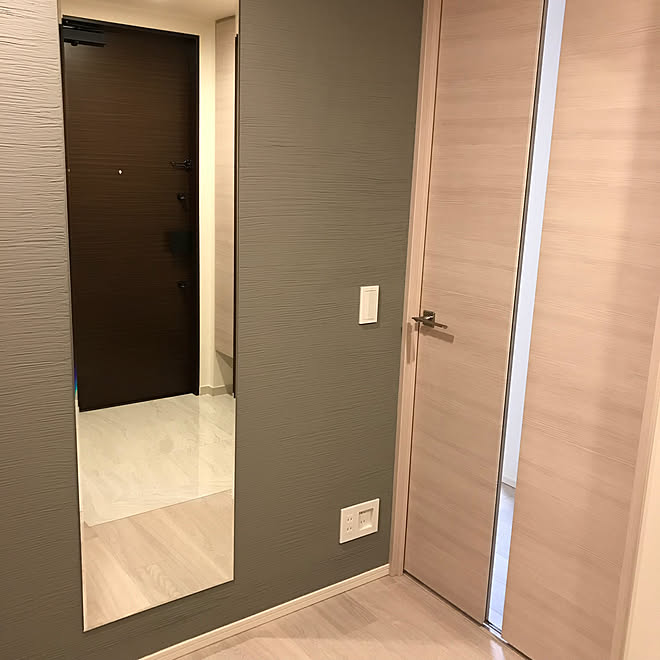 玄関 入り口 姿見 シンプルライフ 北欧 珪藻土の壁 などのインテリア実例 18 03 22 19 55 27 Roomclip ルームクリップ 玄関 入り口 姿見 シンプルライフ 北欧 珪藻土の壁 などのインテリア実例 18 03 22 19 55 27 Roomclip ルームクリップ