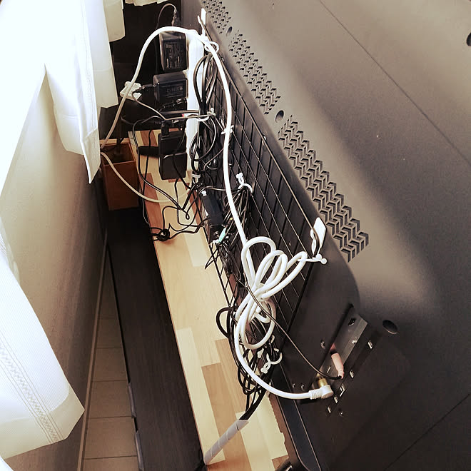 隠してます テレビ裏の配線 危険回避 赤ちゃんテレビ対策 テレビ台diy などのインテリア実例 19 02 15 15 06 34 Roomclip ルームクリップ