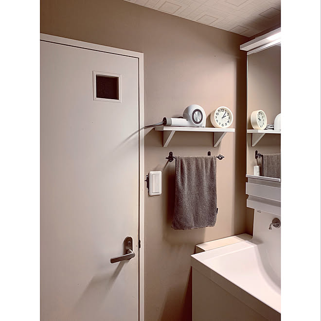 Lixil ワントーン シンプル グレージュインテリア 洗面所 などのインテリア実例 08 24 18 38 42 Roomclip ルームクリップ