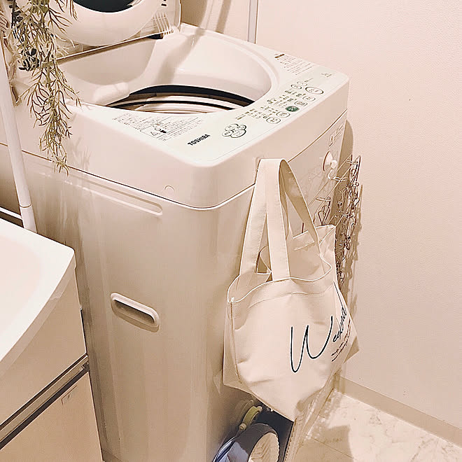 洗濯ネット収納 ダイソートートバッグ セリア ワンルーム シンプル などのインテリア実例 05 19 18 23 49 Roomclip ルームクリップ