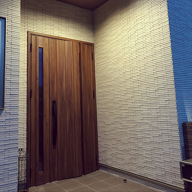 夕方 スマートキー 親子ドアlixil 親子ドア 玄関ドア などのインテリア実例 06 56 Roomclip ルームクリップ