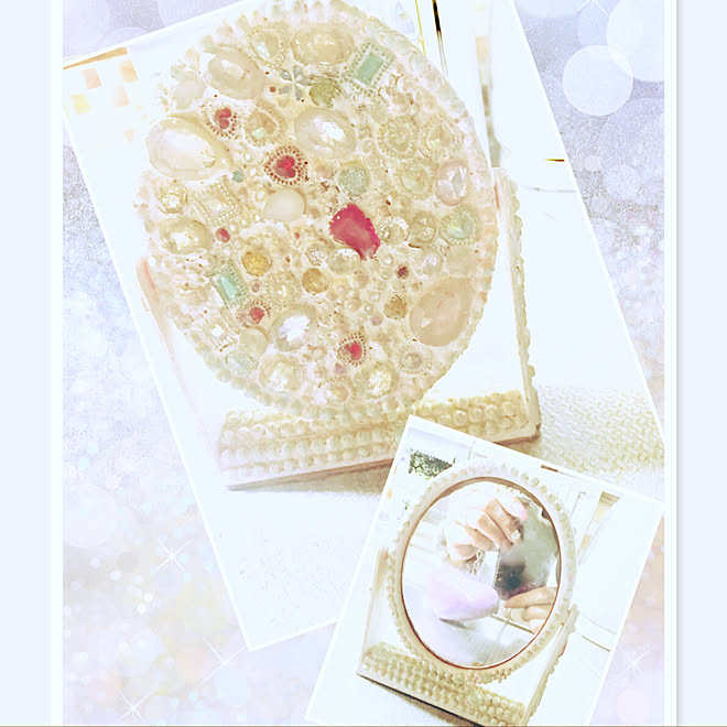 ハンドメイド セリア キラキラ お化粧鏡です セリアキラキラシール色々 などのインテリア実例 19 04 10 08 24 40 Roomclip ルームクリップ