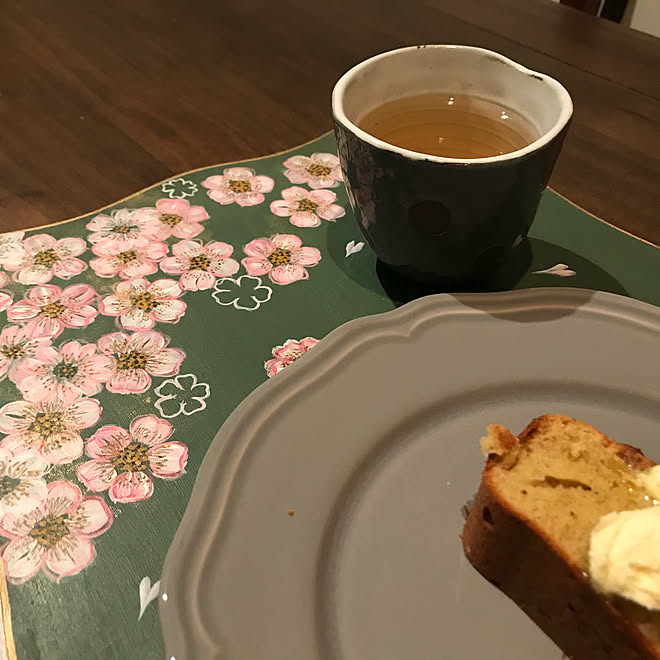 阿蘇のお茶 バナナケーキ オフィスデスク 花柄雑貨 湯呑み などのインテリア実例 07 29 19 02 21 Roomclip ルームクリップ