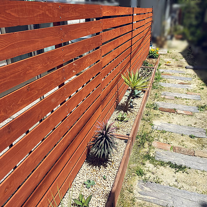 目隠し板壁 目隠しウッドフェンスdiy 旗竿地 玄関アプローチ 廃材diy などのインテリア実例 21 08 18 22 28 29 Roomclip ルームクリップ