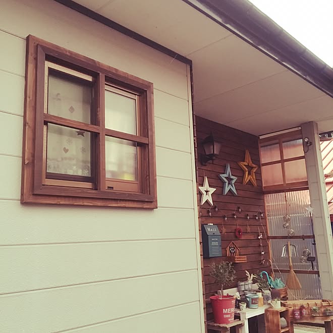 玄関 入り口 風除室diy ポスト オリーブの木 板壁 などのインテリア実例 16 12 11 11 11 58 Roomclip ルームクリップ