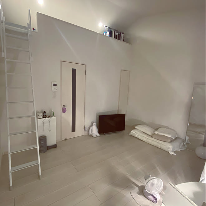 ロフト なにもない部屋 ミニマリストに憧れる 何も無い部屋 一人暮らし などのインテリア実例 07 08 19 54 22 Roomclip ルームクリップ