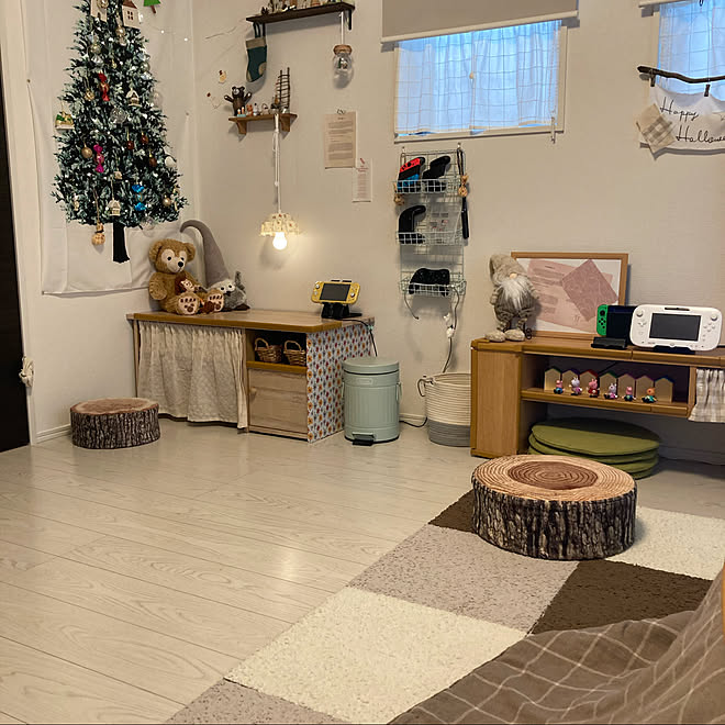 タペストリーツリー クリスマス ダイソー 100均 タイルカーペット などのインテリア実例 21 10 25 16 11 27 Roomclip ルームクリップ