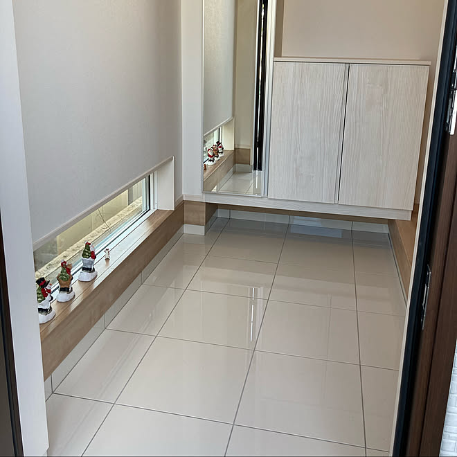 掃除しやすいツルツルタイル 2畳 内玄関 玄関 木麗な家 などのインテリア実例 12 06 12 58 26 Roomclip ルームクリップ