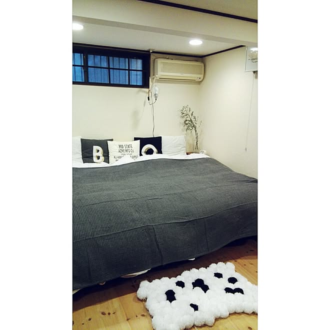ベッド周り/H&M HOME/地下の寝室/ポンポンマット/ハンドメイド...などのインテリア実例 - 2017-01-17 21:50:35