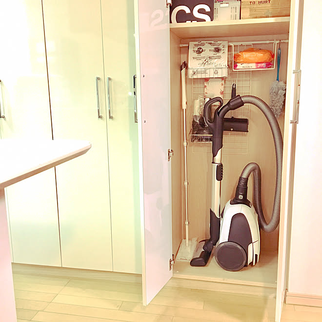 棚 掃除機の収納 ワイヤーネット つっぱり棒 ダイソー などのインテリア実例 17 07 28 23 41 39 Roomclip ルームクリップ