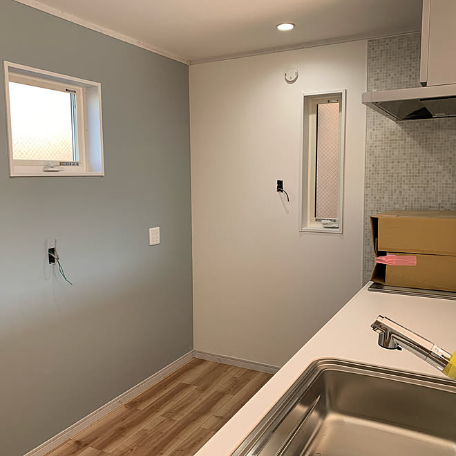 ブルーグレーの壁紙 タカラスタンダード オフェリア ナチュラル 北欧 キッチンのインテリア実例 21 12 26 10 22 43 Roomclip ルームクリップ