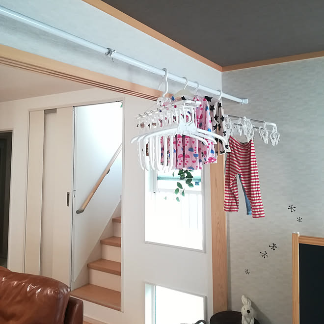 壁 天井 部屋干しスペース つっぱり棒 リビング横の和室のインテリア実例 07 05 46 09 Roomclip ルームクリップ