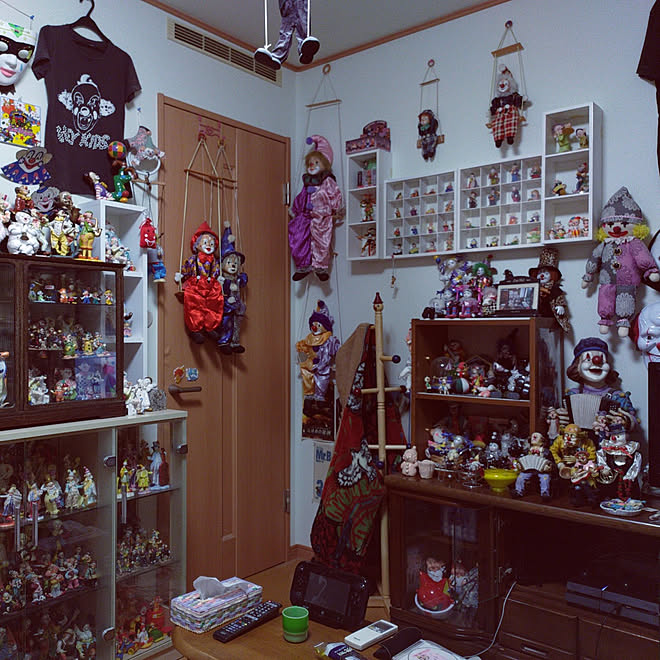 棚 キラキラ ホラー映画 雑貨 クラウン などのインテリア実例 22 01 21 17 24 19 Roomclip ルームクリップ