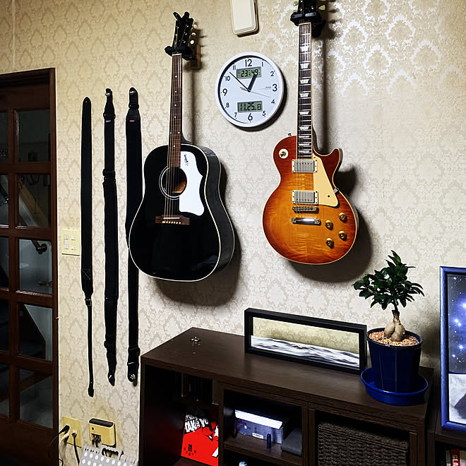 部屋全体 ギターストラップ ギターを壁掛けに ギター レスポール などのインテリア実例 18 11 25 00 54 13 Roomclip ルームクリップ