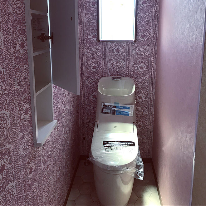 バス トイレ トイレ ピンクの壁紙 サンゲツクロス リクシルのトイレ などのインテリア実例 18 05 21 23 15 25 Roomclip ルームクリップ