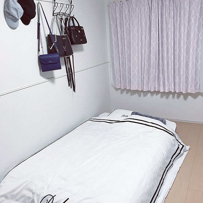 ベッド周り 犬と寝る部屋 寝室の一角 カーテン ニトリ セリア などのインテリア実例 18 10 11 05 56 04 Roomclip ルームクリップ