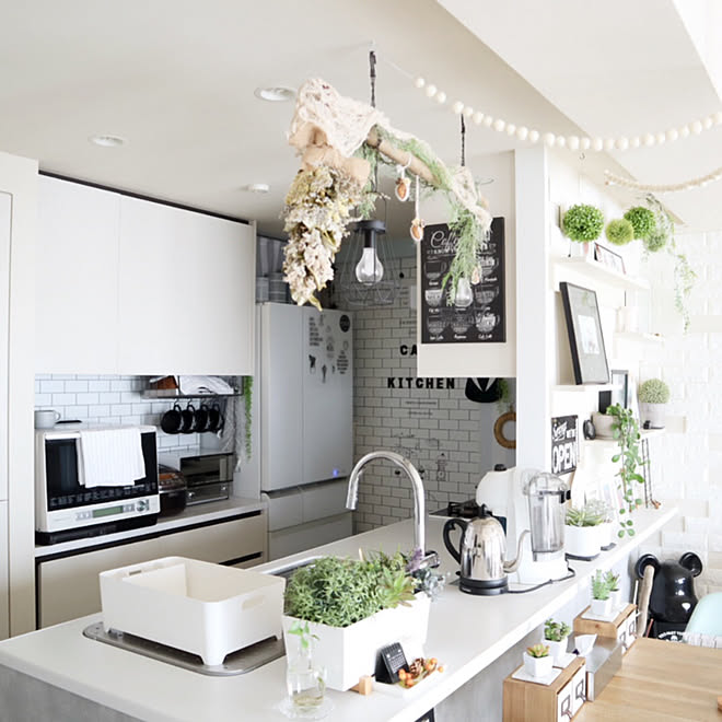 キッチン フェイクグリーン 100均 ドライフラワー ペンダントライト風 などのインテリア実例 18 10 21 22 13 46 Roomclip ルームクリップ