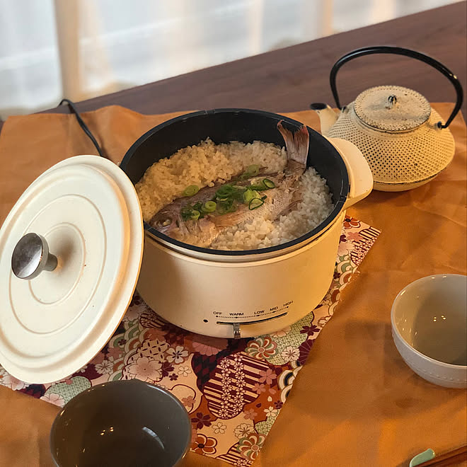 レシピ共有ok 鯛めし ミニグリル鍋 キャセロールのある暮らし くらしのeショップ などのインテリア実例 03 12 13 36 14 Roomclip ルームクリップ