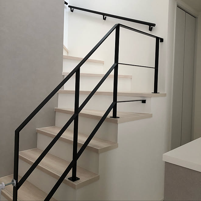 モノトーン インテリア リビング階段 グレーインテリア ホワイトインテリア アイアン手すり などのインテリア実例 02 29 12 11 41 Roomclip ルームクリップ