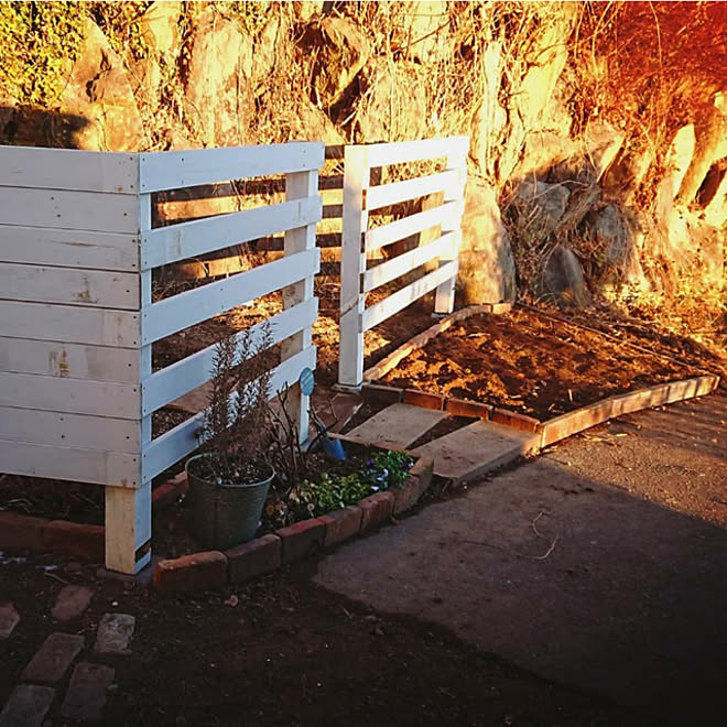 ベッド周り 庭作り 柵diy 廃材 レンガ などのインテリア実例 21 01 01 21 17 37 Roomclip ルームクリップ