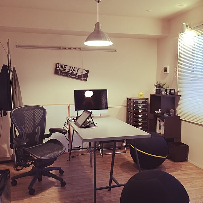 机 仕事部屋 Mac 照明 インダストリアル などのインテリア実例 16 05 30 10 46 48 Roomclip ルームクリップ