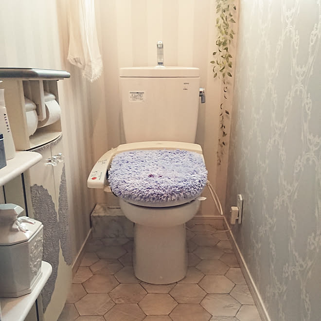 バス トイレ トイレの給水管隠し クッションフロアdiy タイル柄クッションフロア トイレの床 などのインテリア実例 09 01 12 43 06 Roomclip ルームクリップ