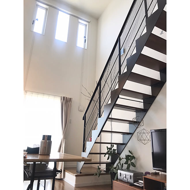 鉄骨階段 スチール階段 吹き抜けリビング 一番好きな場所 子供のいる暮らし などのインテリア実例 05 04 08 45 47 Roomclip ルームクリップ