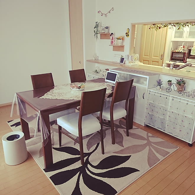 リビング ダイニングテーブル イデアコ ゴミ箱 Panasonic ポータブルテレビ カーペット ニトリのインテリア実例 19 01 29 21 00 15 Roomclip ルームクリップ