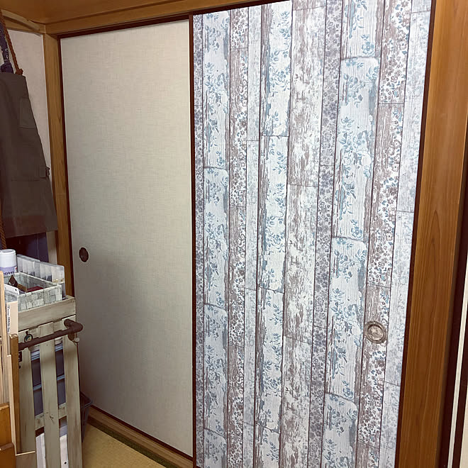 ドイツ製壁紙 Neue Bude 2 0 ふすまに壁紙 襖紙張り替え Diy などのインテリア実例 07 03 09 24 48 Roomclip ルームクリップ