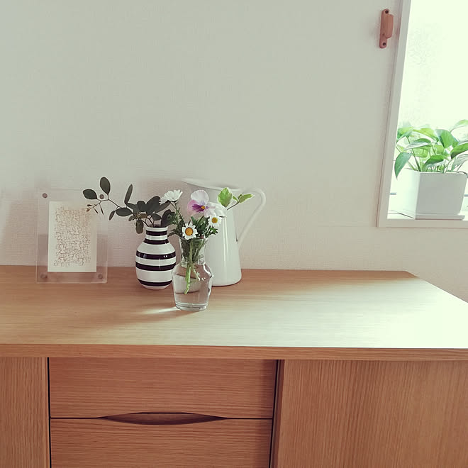 棚 フラワーベース 花を飾る 花を飾る暮らし ケーラー オマジオ などのインテリア実例 04 23 16 25 00 Roomclip ルームクリップ