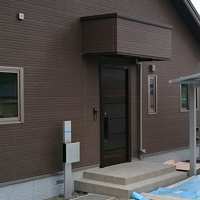 玄関 入り口 平屋風2階建 積水ハウスシャーウッド ベルバーン 機能門柱のインテリア実例 17 01 27 12 10 51 Roomclip ルームクリップ