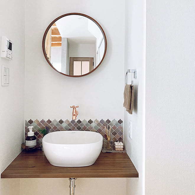 手洗い場 造作洗面台 モロッカンタイル タイルシール サークルミラー などのインテリア実例 12 23 16 09 19 Roomclip ルームクリップ