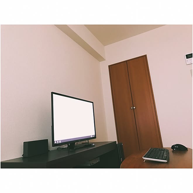 ミニマリスト 部屋全体 Pcデスク Pcデスク周り 一人暮らし などのインテリア実例 16 12 30 15 42 54 Roomclip ルームクリップ ミニマリスト 部屋全体 Pcデスク Pcデスク周り 一人暮らし などのインテリア実例 16 12 30 15 42 54 Roomclip ルームクリップ