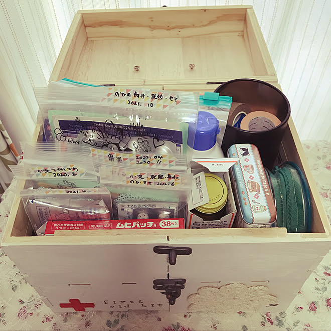 マスキングテープ ジップロック 薬 救急箱diy コーナンの取っ手 などのインテリア実例 19 07 10 21 23 44 Roomclip ルームクリップ