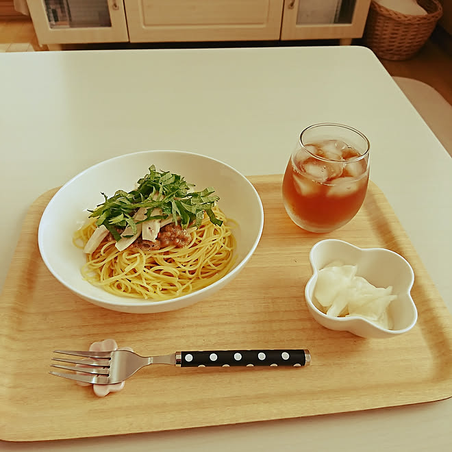 リビング お昼ご飯 パスタ ニトリすべりにくい木製トレー セリア食器 などのインテリア実例 07 04 12 57 36 Roomclip ルームクリップ