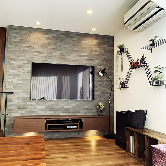 照明 リビング リビングの一角 ファイヤーエスケープ テレビ周り おしゃれな家にしたい などのインテリア実例 19 09 18 15 47 49 Roomclip ルームクリップ