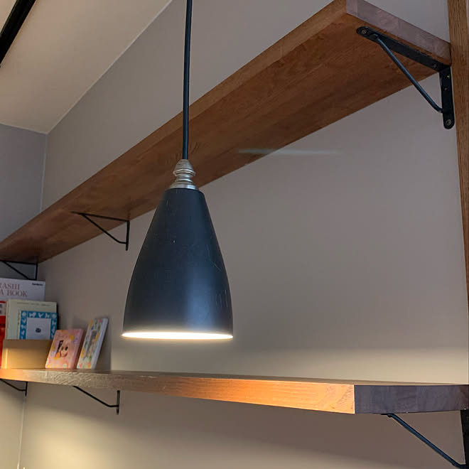 ペンダントライト 棚受けアイアン アイアン素材 ペット用壁紙 リリカラ壁紙 などのインテリア実例 21 11 01 07 31 48 Roomclip ルームクリップ