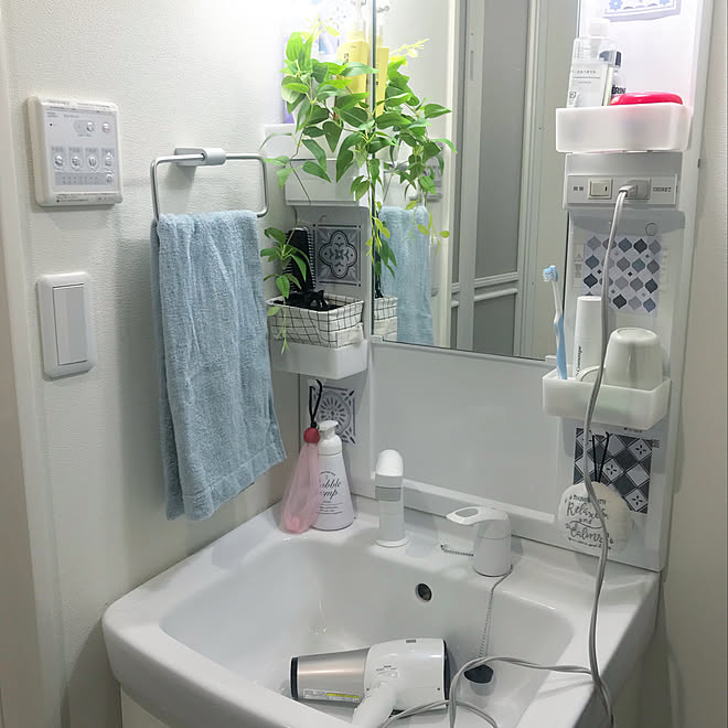 タイルシール 洗面台インテリア 洗面台 賃貸でも諦めない 賃貸でも楽しく などのインテリア実例 19 07 12 23 01 56 Roomclip ルームクリップ