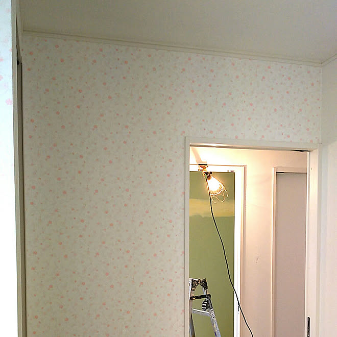 壁 天井 建築中 子ども部屋 女の子 シンコール 小花柄 などの 壁 天井 建築中 子ども部屋 女の子 シンコール 小花柄 などの