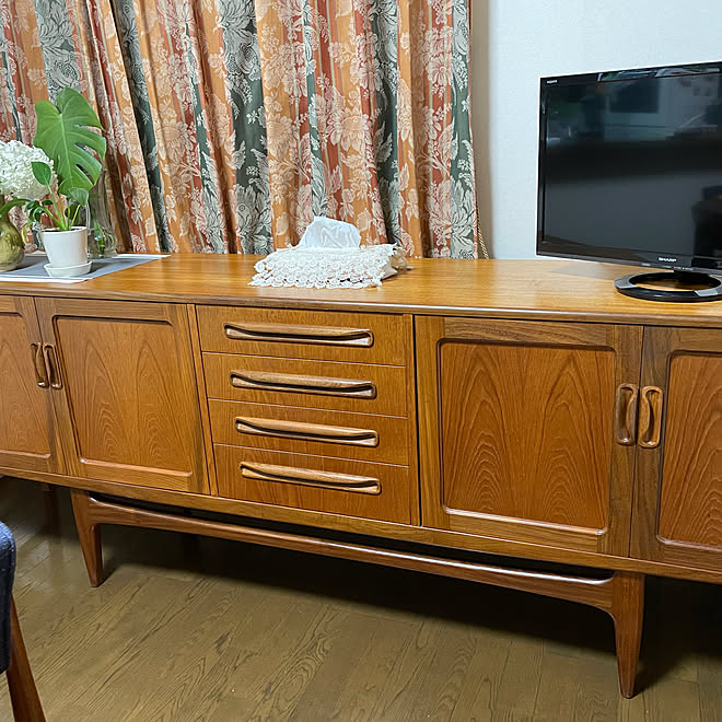 サイドボード Gプランダイニングテーブル チーク材の家具 ミッドセンチュリー G Plan などのインテリア実例 21 06 25 06 01 09 Roomclip ルームクリップ