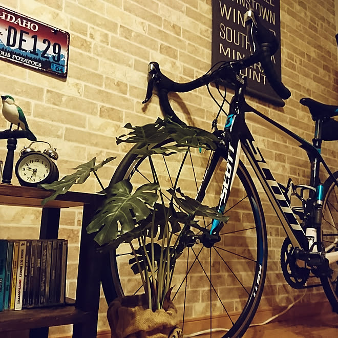 リビング 自転車 Diy レンガ壁紙 バスロールサイン などのインテリア実例 17 11 13 21 43 35 Roomclip ルームクリップ リビング 自転車 Diy レンガ壁紙 バスロールサイン などのインテリア実例 17 11 13 21 43 35 Roomclip ルームクリップ