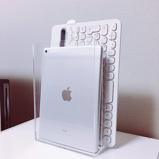 棚 Ipad収納 アクリルスタンド キーボード収納 タブレット収納 などのインテリア実例 18 09 16 21 44 18 Roomclip ルームクリップ