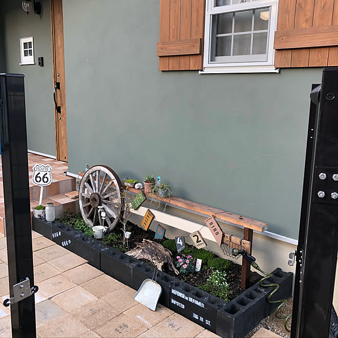 花壇diy 花壇 手作り 飾り扉 コンクリートブロックステンシル 緑色が好き などのインテリア実例 19 05 04 53 38 Roomclip ルームクリップ