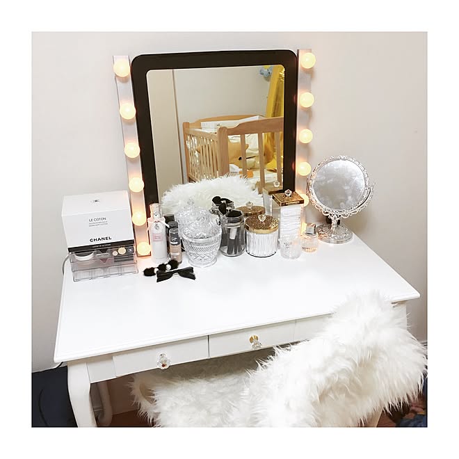 女優ミラー ベッド周り ドレッサー 女優ライト ダイソー などのインテリア実例 17 02 03 00 05 24 Roomclip ルームクリップ