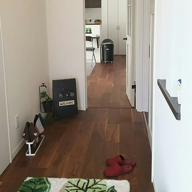 ブラックウォールナット 北欧インテリアに憧れる 地元建設会社で建てる 茶色と白色が好き 玄関 入り口のインテリア実例 18 04 09 16 06 38 Roomclip ルームクリップ