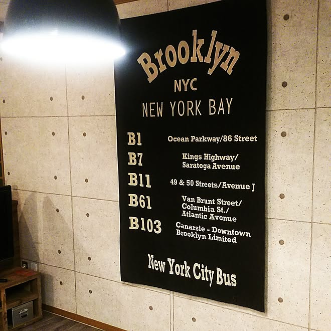 壁 天井 コンクリート風壁紙 ニトリ パーティション ヴィンテージ照明 塩ビパイプ などのインテリア実例 17 03 05 23 15 38 Roomclip ルームクリップ