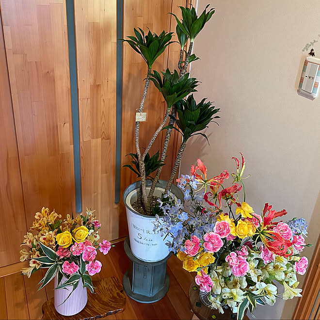 定年退職の花 カーネーションの花束 晴れ10 朝は肌寒いです 薔薇の花束 などのインテリア実例 21 04 07 14 44 44 Roomclip ルームクリップ