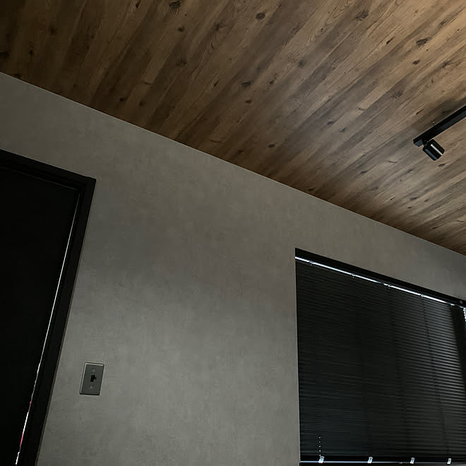 ブラインド 木目調クロス天井 モルタル風 モルタル風クロス 木目調 などのインテリア実例 12 15 01 30 47 Roomclip ルームクリップ